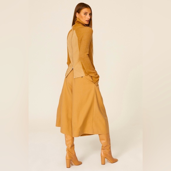 KF/KAUFMANFRANCO Back Zip Knit turtleneck Sweater, Tan, thumb holes, ribbed, EUC